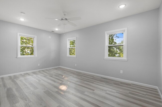 Building Photo - 606-606 Belgrove Dr