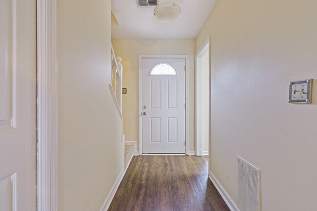 Building Photo - 652 Coventry Township Ln