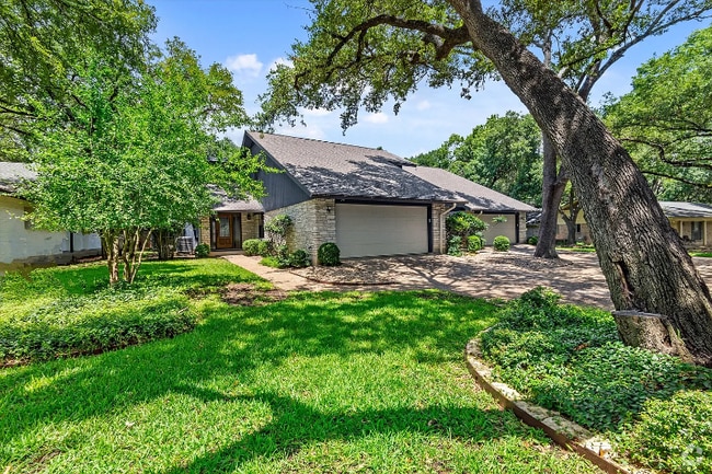 Building Photo - 8606 Mesa Dr