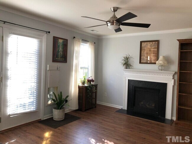 Foto del edificio - 4 Richardson Cir