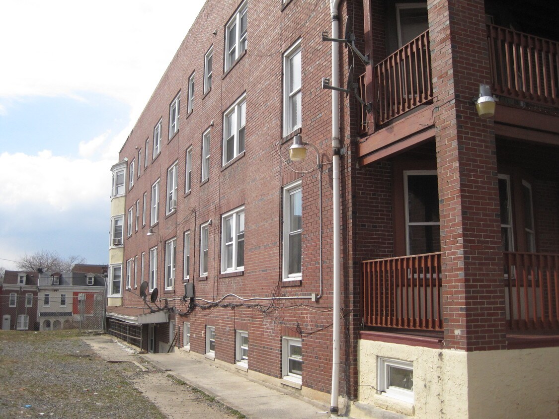 Building Photo - 216 N 4th St