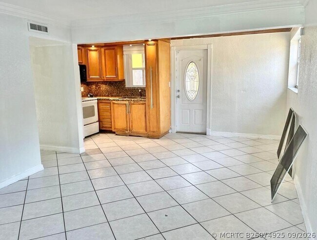 Building Photo - 112 Newton Rd