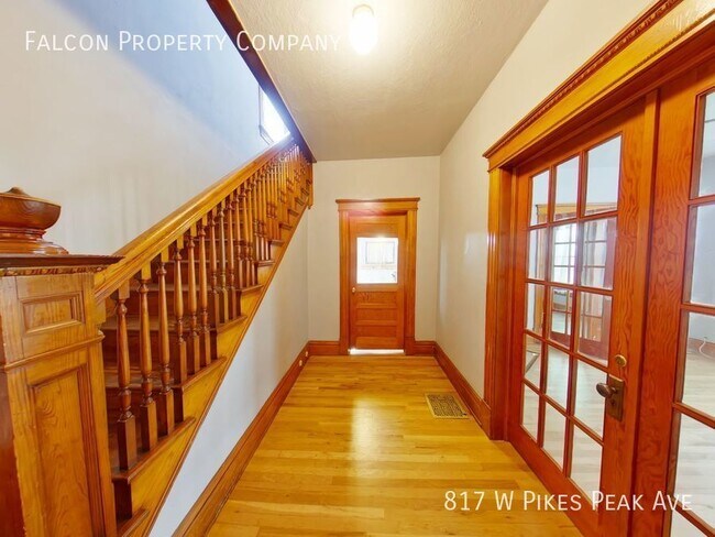 Building Photo - Extraordinary Home in Old Colorado City! -...
