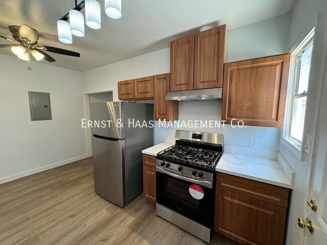 Foto del edificio - 1405 1/2 Olive Ave.-