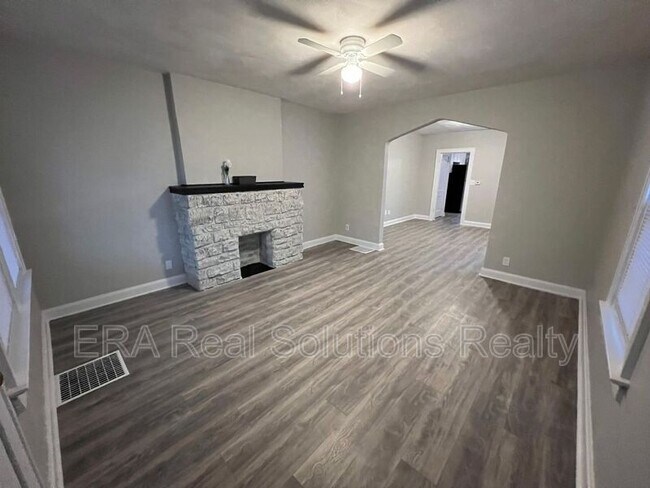 Building Photo - 1212 Oakwood Ave