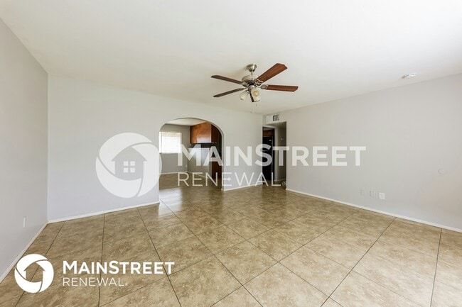Building Photo - 3807 W Solar Dr