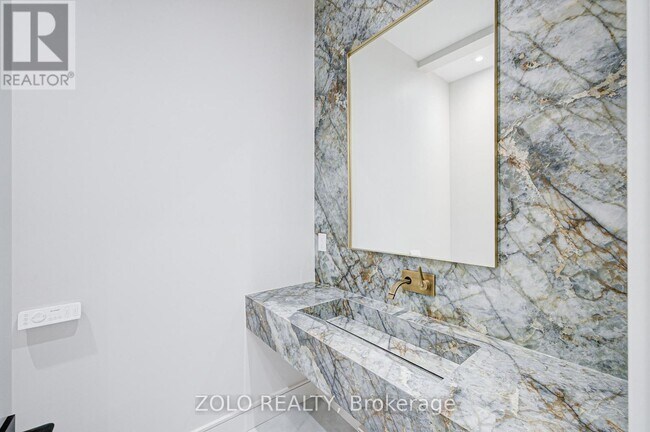 Photo du bâtiment - 151 Dewbourne Ave