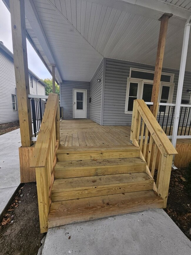 Building Photo - 207 Poplar St
