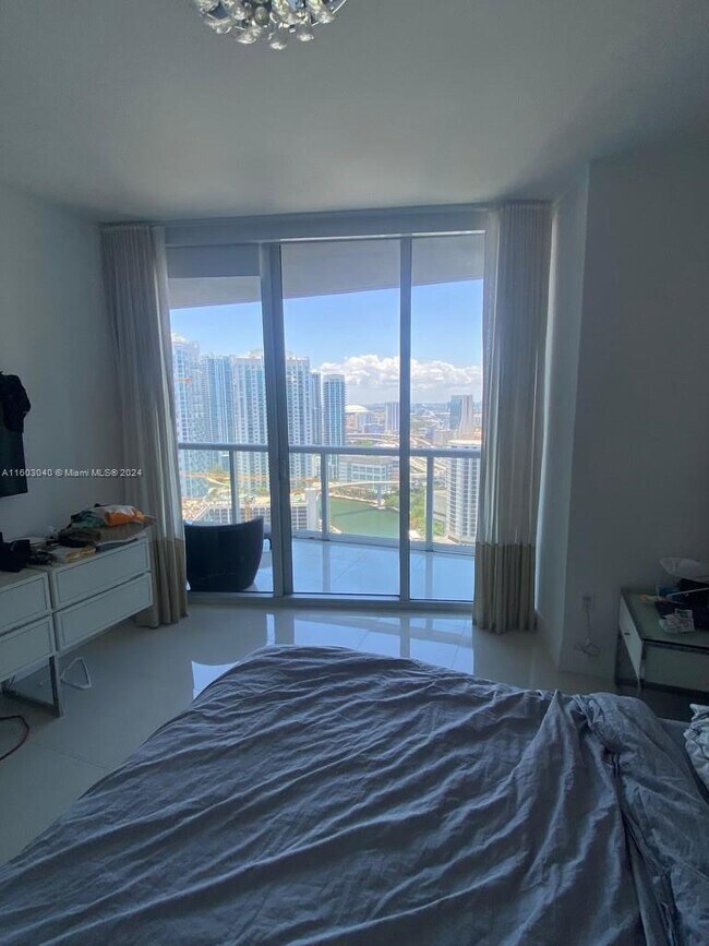 Building Photo - 465 Brickell Ave