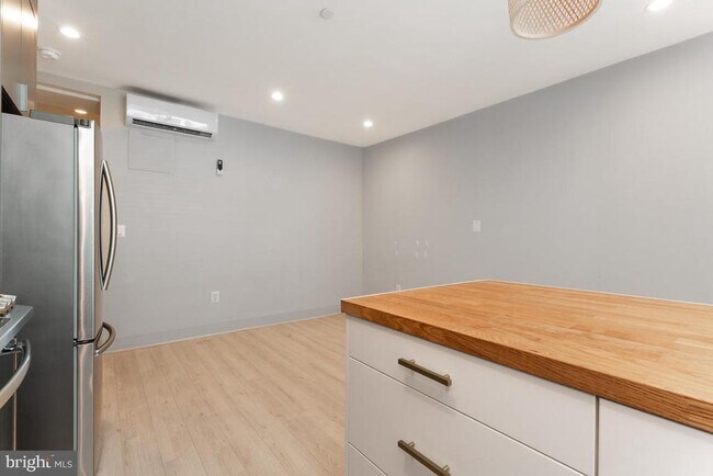 Foto del edificio - 839 Kennedy St NE