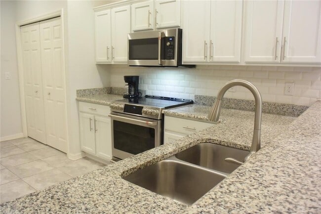Foto del edificio - 1213 Grantham Dr