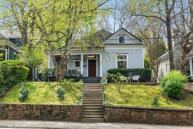 Foto del edificio - 307 Georgia Ave SE