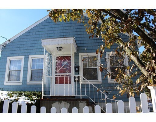 Building Photo - 211 Elm St