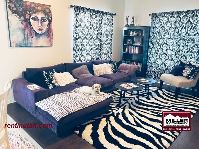 Foto del edificio - COMING SOON!! Beautiful Townhouse For Rent!!