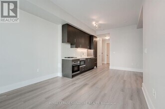 Building Photo - 29 Queens Quay E