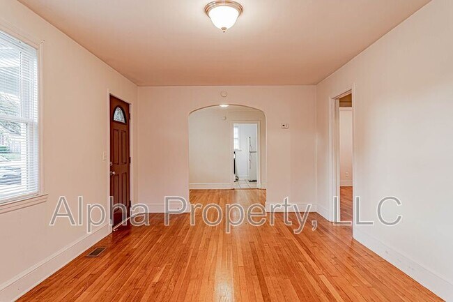 Building Photo - 217 Charlesworth Ave