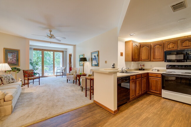 Apartments for Rent with High Ceilings in Euclid Park, Milwaukee ...