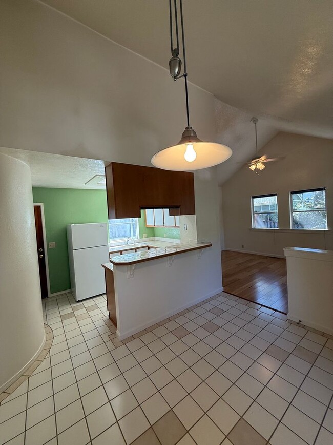 Building Photo - 2 bedroom/ 1 Bathroom 2 Story Home for Rent in Cotati!