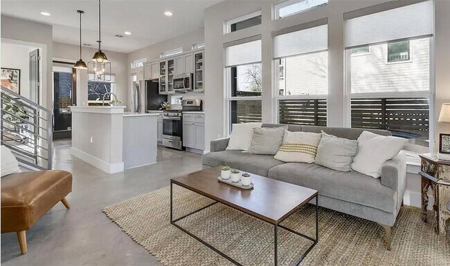 Foto del edificio - 2709 E 3rd St