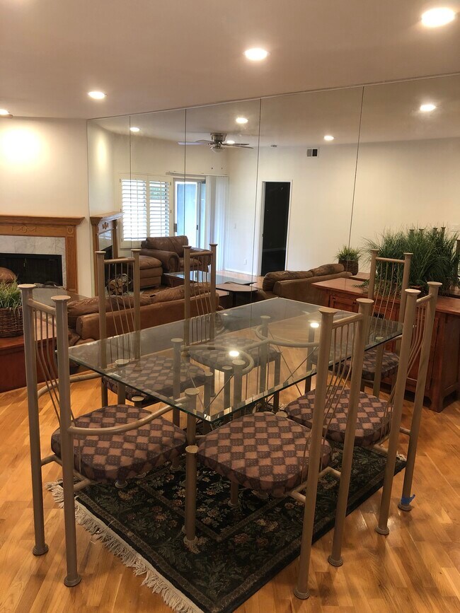 Dinning room: 14'x11' - 8807 Gilman Dr