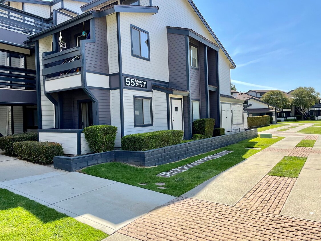 Primary Photo - Exceptionally Upgraded First Floor Cedar C...