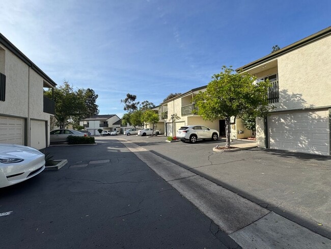 Building Photo - 3 Bedroom 1.5 Bathroom -  Attached garage