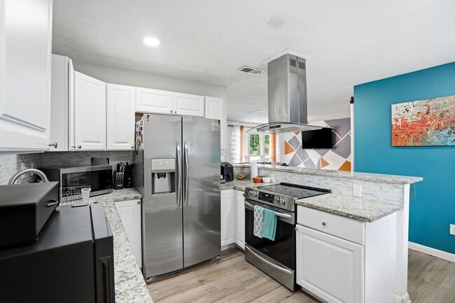 Building Photo - 405 King Arthur Ct
