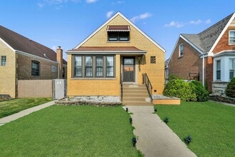 Building Photo - 6452 S Knox Ave