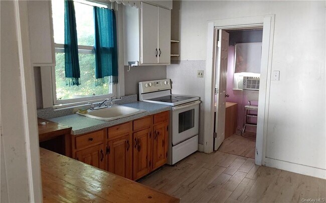Foto del edificio - 141 Quaker Hill Rd