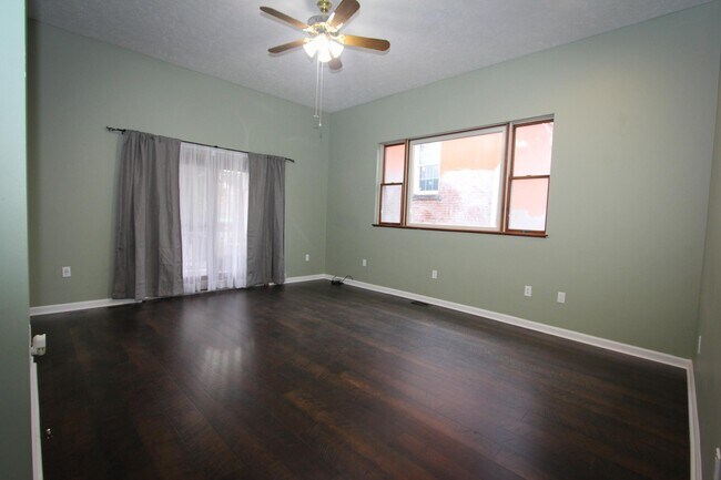 Foto del edificio - 5807 Wellesley Ave