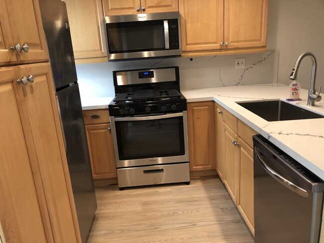 Kitchen, new stove - 3644 Villa Terrace