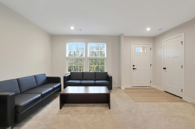 Building Photo - 155 Canterbury Way