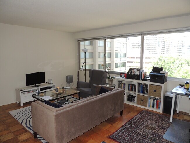 living area - 5500 Friendship Blvd