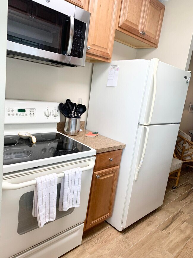 Building Photo - 353 US-1