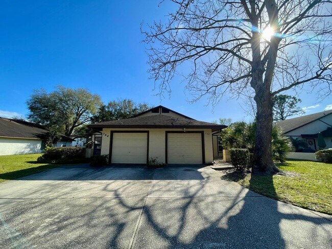 Building Photo - Beautiful, Remodeled 3/2 Townhouse in Wint...