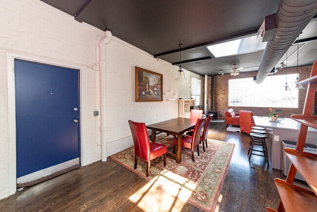 Building Photo - 1212 W Belmont Ave