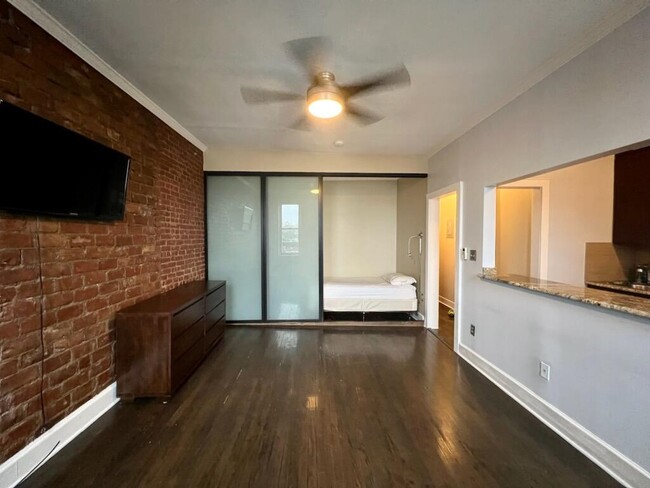 Foto del edificio - 1026 Washington St