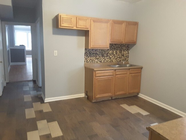 Building Photo - 6516 S Washtenaw Ave