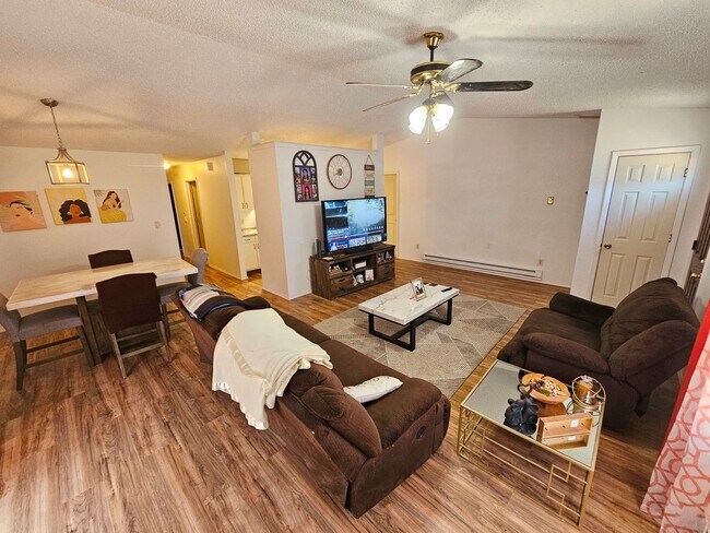 Foto del edificio - 3 Bedroom/2 Bath Home with a 2-Car Garage