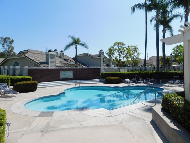 Building Photo - 3-Bedroom 2.5-Bathroom 2 story Condo In An...