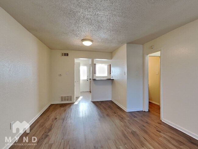 Foto del edificio - 2806 Wimbledon Ct