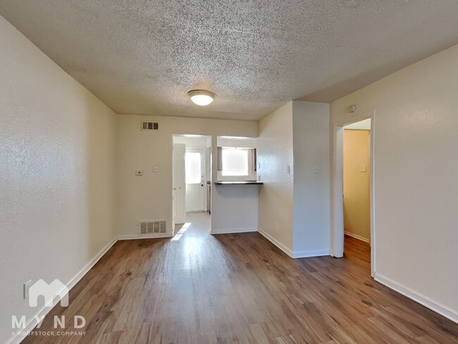 Building Photo - 2806 Wimbledon Ct