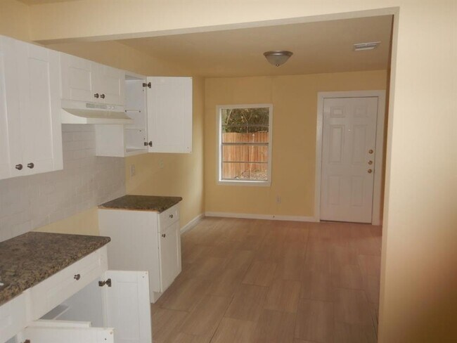 Foto del edificio - 7121 Conley St