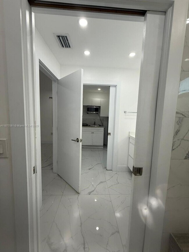 Foto del edificio - 2410 SW 143rd Ct