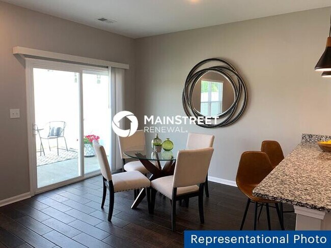 Foto del edificio - 3 Bedroom Pet-Friendly Home in Jeffersonville, IN with Main Street Renewal