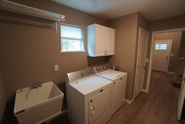 Foto del edificio - New 3 Bedroom Wasilla Townhouse!