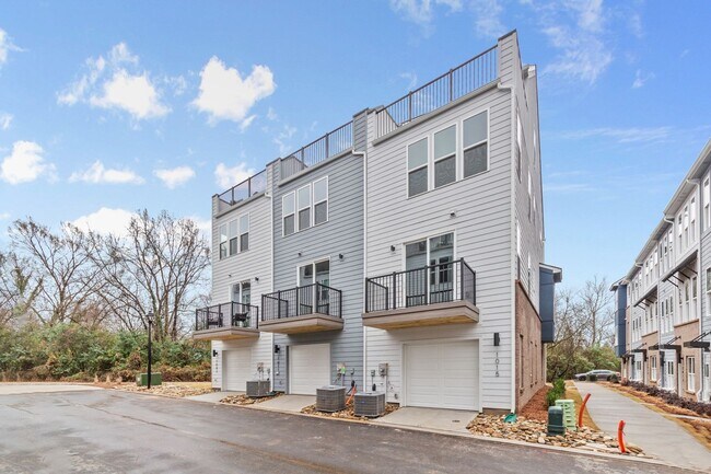 Foto del edificio - Charming Brand New 3BR Townhome in Uptown ...