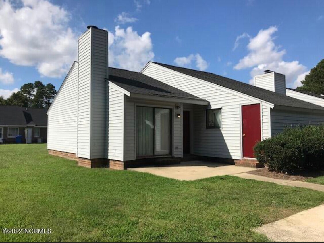 Foto principal - 3704 Nealshire Dr NW