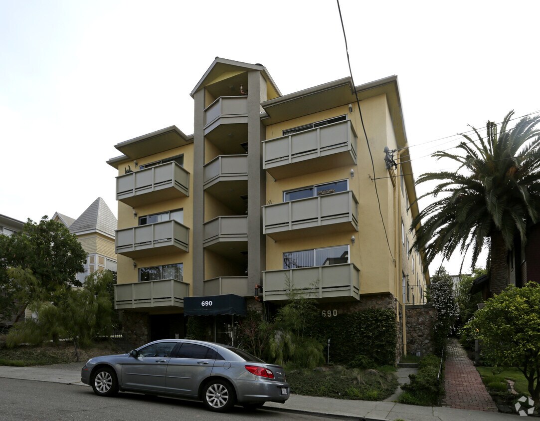 690 Mariposa, ¡alejado - 690 Mariposa Ave