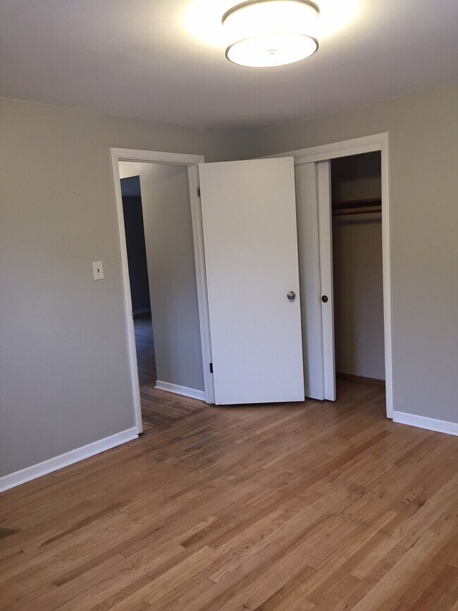 Foto del edificio - 6323 North 77th Street, Unit 4